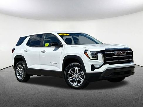 Used 2025 GMC Terrain Elevation AWD/4WD image 2