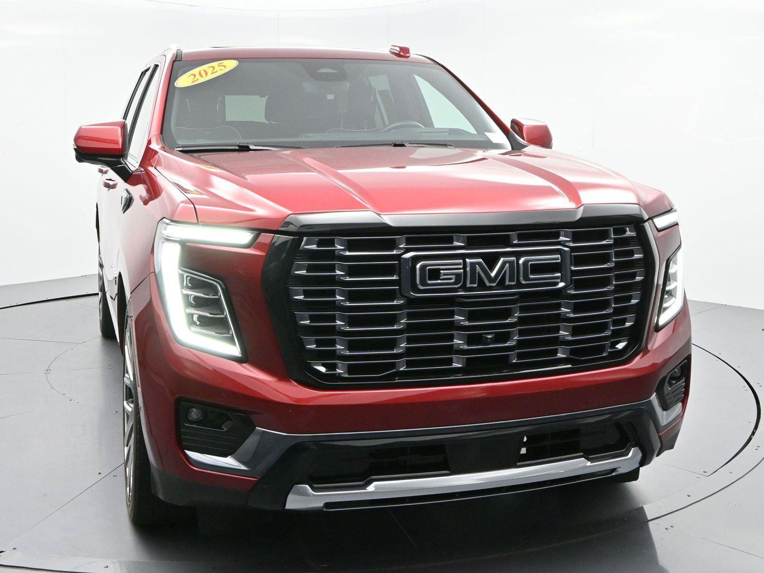 Used 2025 GMC Yukon Denali Ultimate AWD/4WD image 2