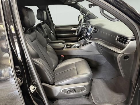 Used 2024 Jeep Wagoneer Series II w/ Flexible Seating Group image 17