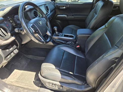 Used 2022 Toyota Tacoma TRD Sport w/ TRD Premium Sport Package AWD/4WD image 14