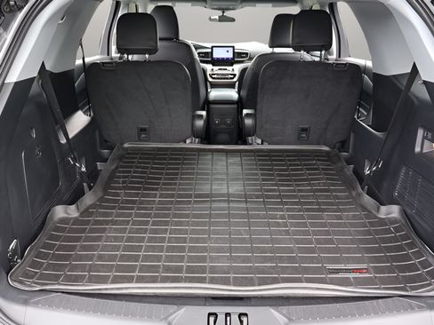 Used 2023 Ford Explorer XLT w/ Equipment Group 202A AWD/4WD image 16