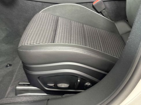 Used 2025 Porsche Panamera RWD image 16