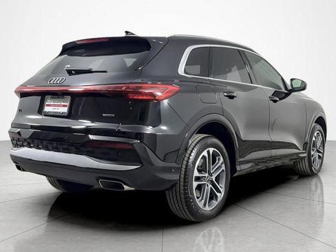 Used 2025 Audi Q5 Premium w/ Convenience Package image 5