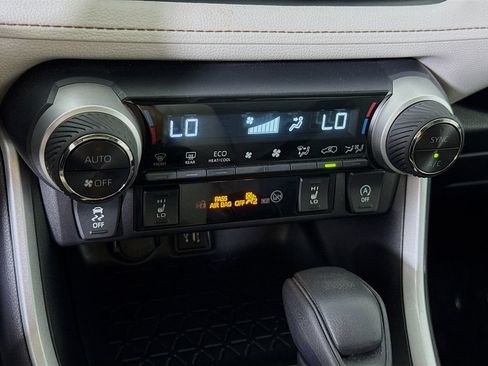 Used 2025 Toyota RAV4 XLE w/ Convenience Package AWD/4WD image 8