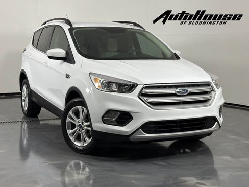 Used 2018 Ford Escape SE FWD image 1