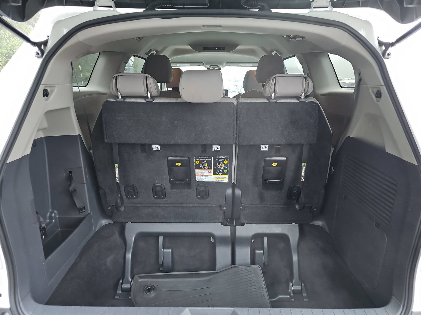 Used 2024 Toyota Sienna LE AWD/4WD image 6