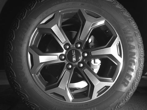 Used 2025 GMC Yukon AT4 Ultimate AWD/4WD image 9