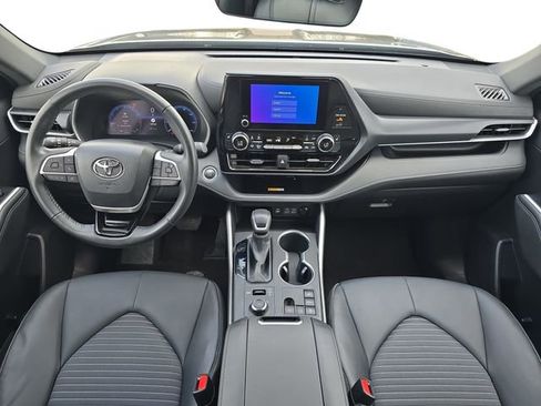 Used 2025 Toyota Highlander XSE image 9
