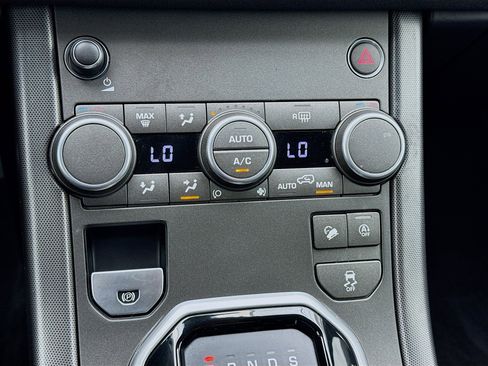 Used 2018 Land Rover Range Rover Evoque image 12