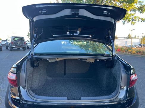 Used 2025 Volkswagen Jetta SE image 31