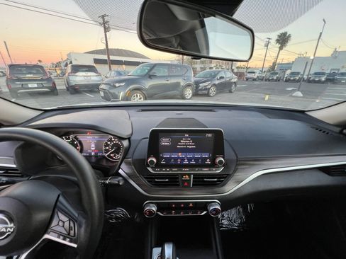 Used 2025 Nissan Altima 2.5 SV image 38