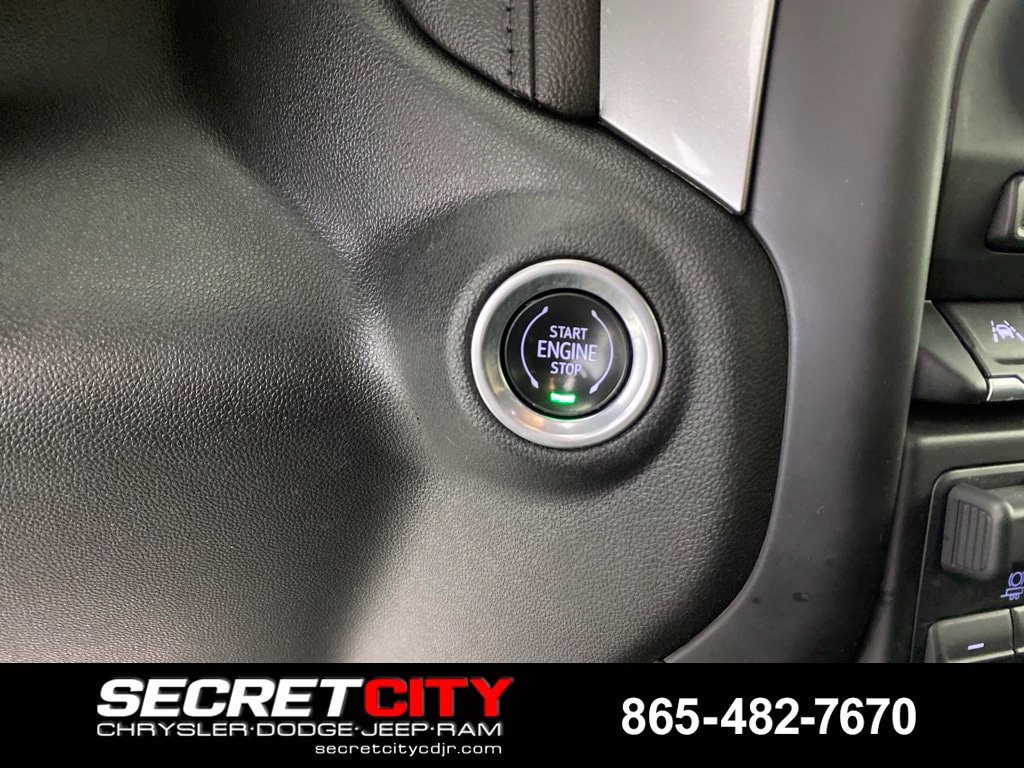Used 2020 Chevrolet Silverado 1500 LT w/ Convenience Package AWD/4WD image 16