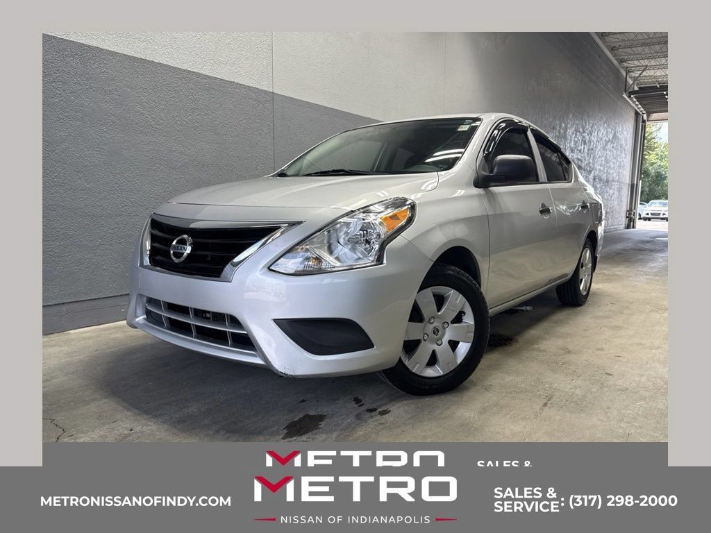 Used 2015 Nissan Versa S FWD image 1