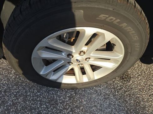 Used 2017 Ford Explorer XLT w/ Equipment Group 201A image 7