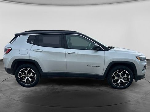 Used 2025 Jeep Compass Limited AWD/4WD image 11