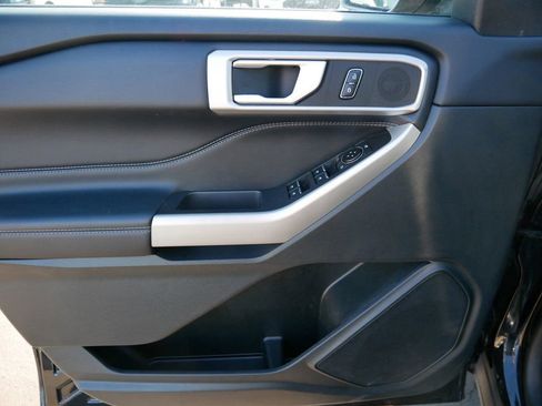 Certified 2023 Ford Explorer XLT w/ Equipment Group 202A image 9