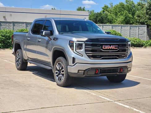 Used 2025 GMC Sierra 1500 AT4 w/ AT4 Premium Package AWD/4WD image 3