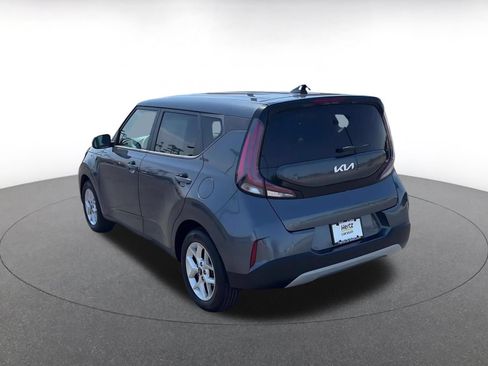 Used 2025 Kia Soul LX w/ LX Technology Package FWD image 10