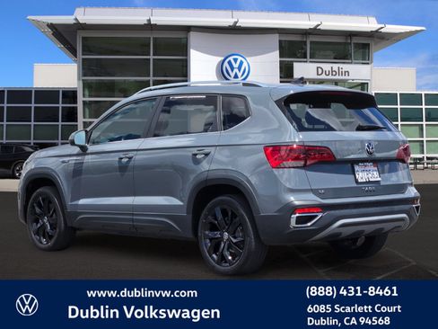 Used 2023 Volkswagen Taos SE w/ Black Wheel Package FWD image 6