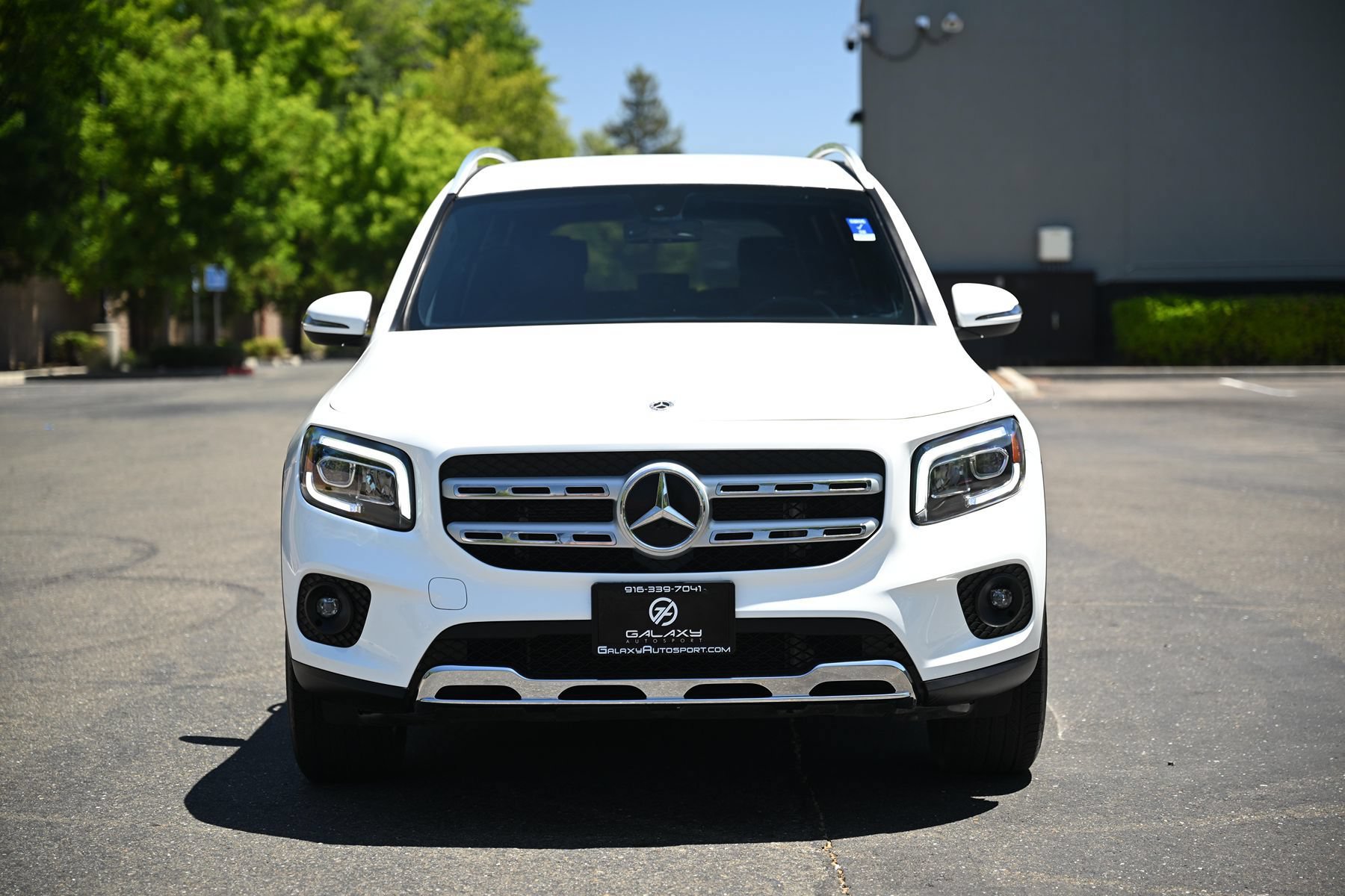 Used 2021 Mercedes-Benz GLB 250 4MATIC image 2