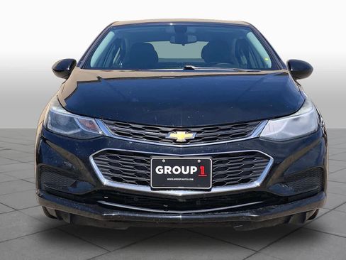 Used 2018 Chevrolet Cruze LT w/ Convenience Package FWD image 4