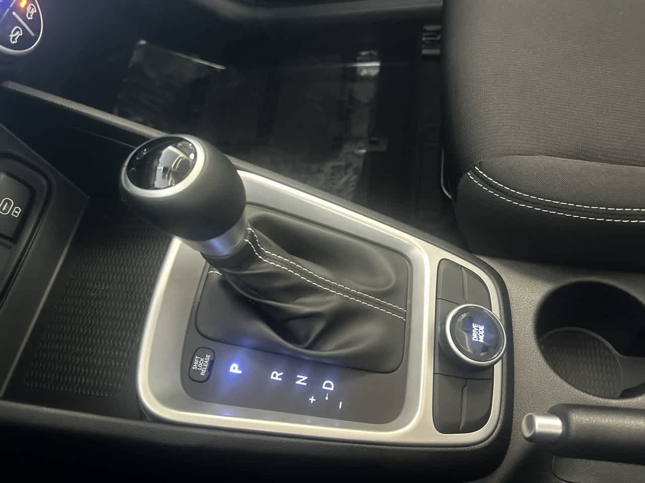 Used 2024 Hyundai Venue SEL FWD image 21