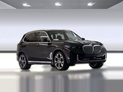 New 2026 BMW X5 xDrive50e w/ Parking Assistance Package image 7