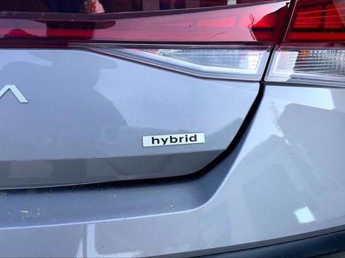 Used 2024 Hyundai Elantra Limited FWD image 10