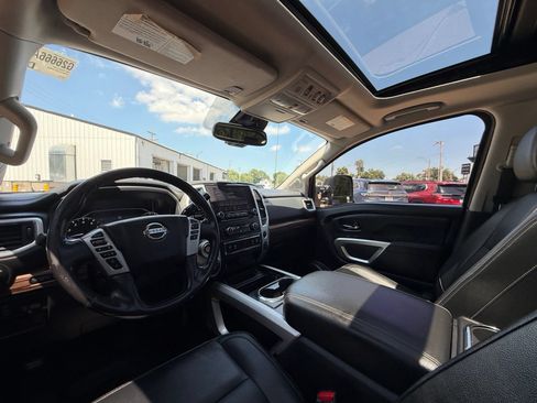 Used 2021 Nissan Titan SL w/ Moonroof Package AWD/4WD image 18