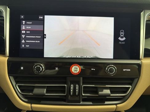 Used 2025 Porsche Macan image 34