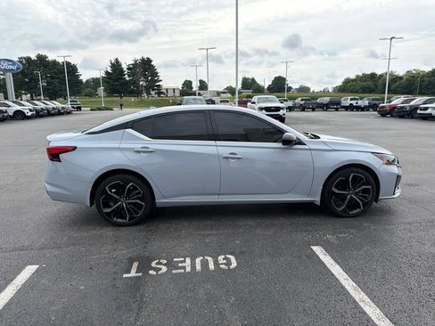 Used 2023 Nissan Altima 2.5 SR w/ SR Premium Package AWD/4WD image 5