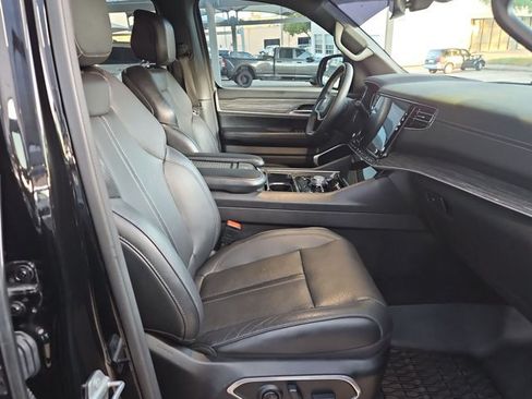 Used 2022 Jeep Wagoneer Series III AWD/4WD image 15