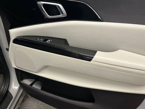 Certified 2022 Kia Carnival SX image 33