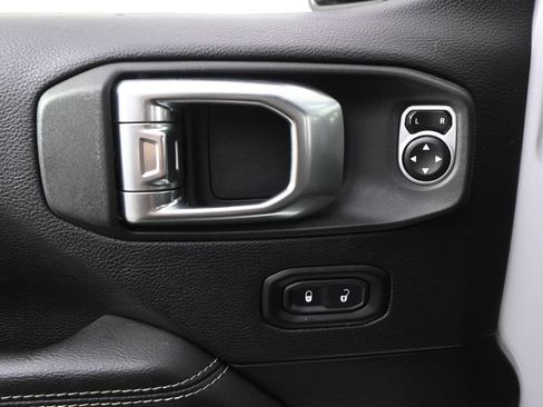 Used 2019 Jeep Wrangler Unlimited Sahara AWD/4WD image 23