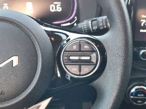 Used 2023 Kia Soul S FWD image 27