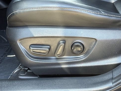 Used 2022 Toyota Prius Prime XLE FWD image 12
