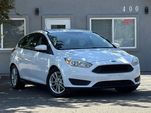 Used 2016 Ford Focus SE FWD image 3