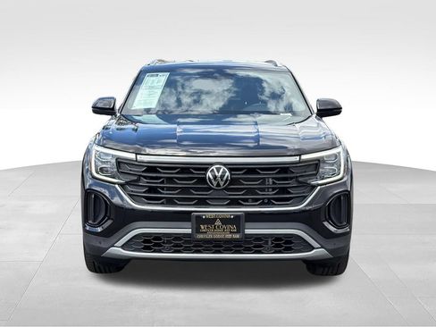 Used 2025 Volkswagen Atlas Cross Sport SE AWD/4WD image 2