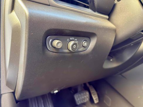 Used 2018 Chevrolet Traverse LT w/ LPO, Black Accent Package image 38