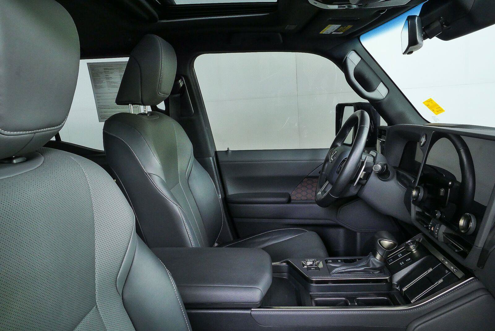 Used 2024 Lexus GX 550 w/ Accessory Package (Z1) AWD/4WD image 19