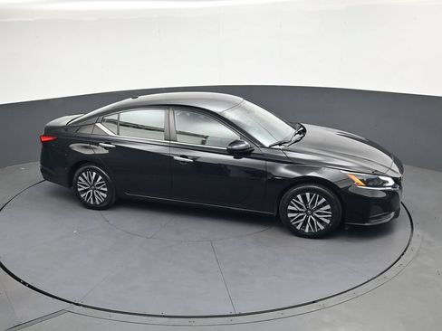 Used 2024 Nissan Altima 2.5 SV FWD image 34