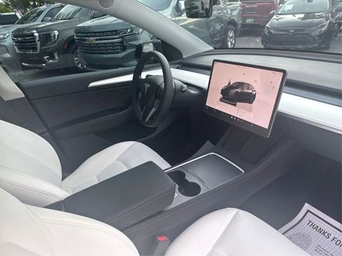 Used 2022 Tesla Model Y Long Range AWD/4WD image 16
