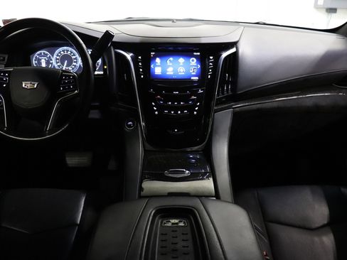 Used 2015 Cadillac Escalade Platinum image 30