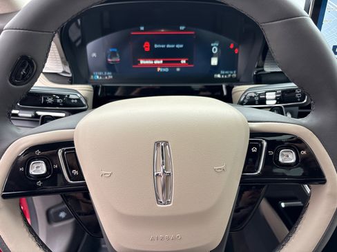 Certified 2023 Lincoln Corsair AWD w/ Equipment Group 101A image 16