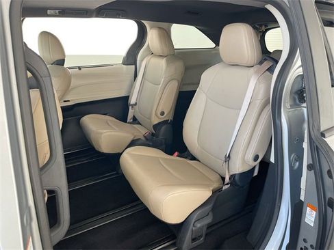 Used 2023 Toyota Sienna XLE image 43
