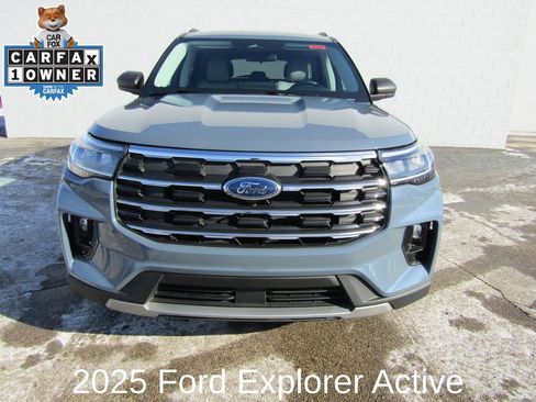 Used 2025 Ford Explorer Active w/ Active Comfort Package AWD/4WD image 2