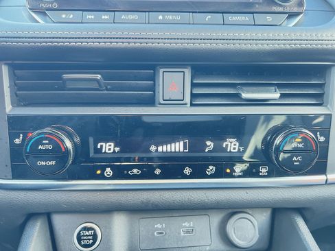 Used 2023 Nissan Rogue SV w/ SV Premium B Package image 21