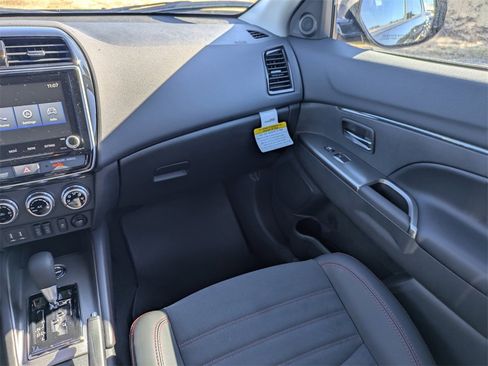 New 2025 Mitsubishi Outlander Sport SE image 17