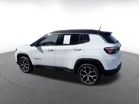 Used 2025 Jeep Compass Limited image 10