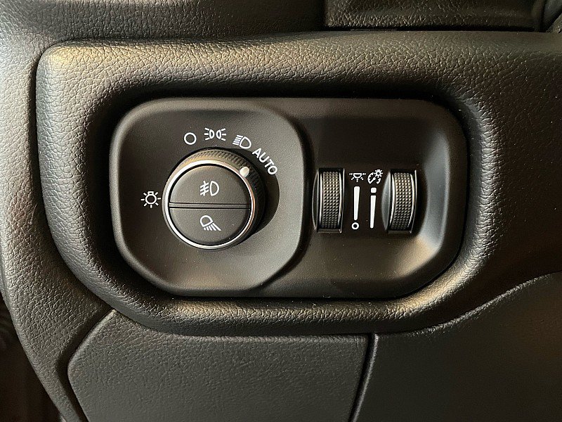 Used 2026 RAM 3500 Laramie AWD/4WD image 19